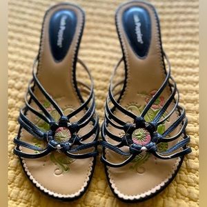🌴 Hush Puppies Black 2” Heel Sandals